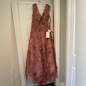 NEW WITH TAGS Luxury Mac Duggal Fancy Gown